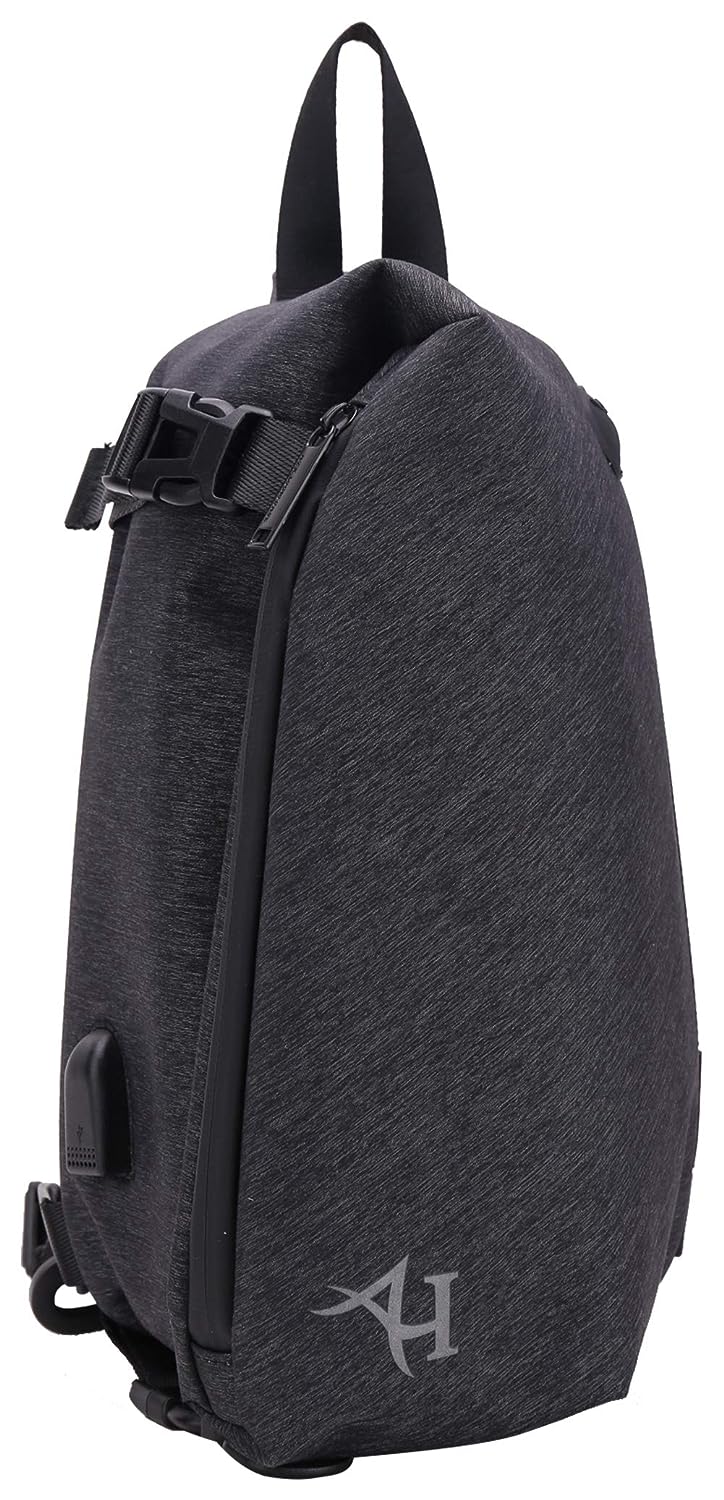 【非公開クーポン】 防水 iPad収納可能 USBポート搭載 斜め掛けバッグ 【送料無料】